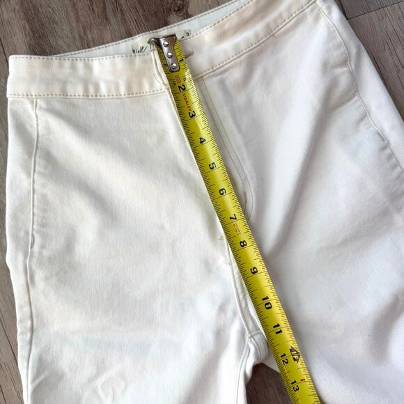 Free People Women’s White Flare Jeans Size 27 Raw Hem High Rise Boho Denim Pants - Picture 5 of 10